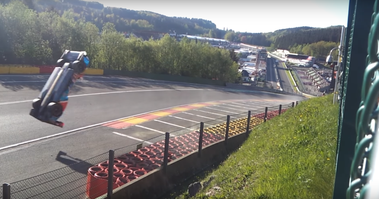Button menjalankan tes pertama dengan SMP Racing di depan busur Le Mans